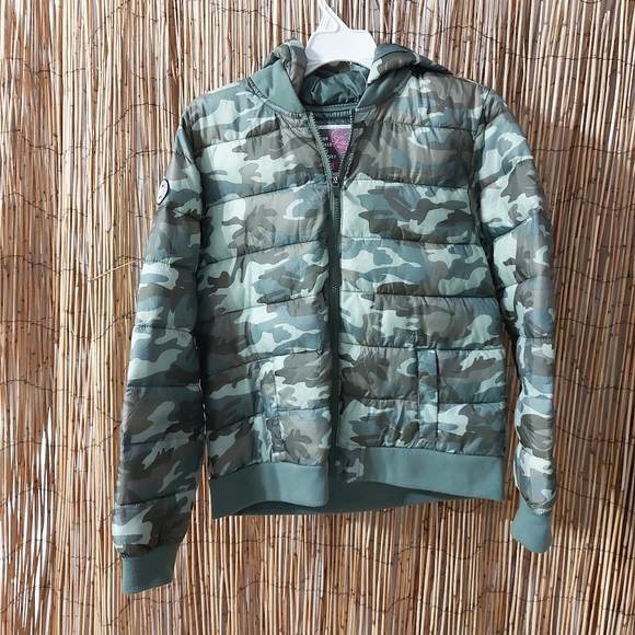 Live Justice Other - Live Justice Jackets size 18/20 boys Color camouflage